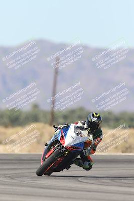 media/Oct-30-2025-Racers Edge (Thu) [[dabbdaf680]]/3-B Group/Session 4 Turn 16/